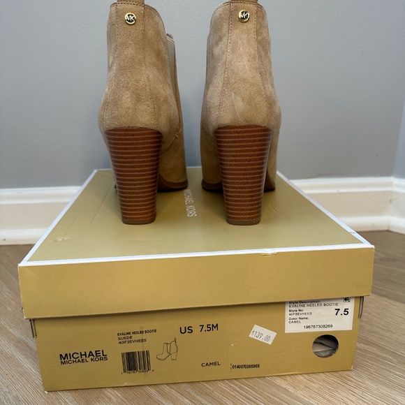 New in box. Michael Kors women’s Evaline heeled bootie size 7.5 - Picture 3 of 6